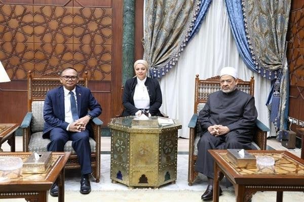 تعزيز التعاون العلمي والدعوي بين شيخ الأزهر وسفير كمبوديا