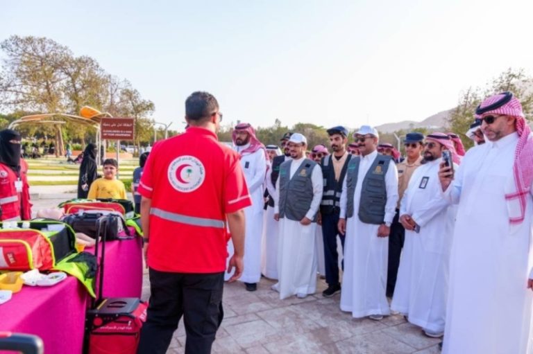 تفقد أمين الباحة “قافلة التنمية الرقمية المتنقلة” بمنتزه رغدان