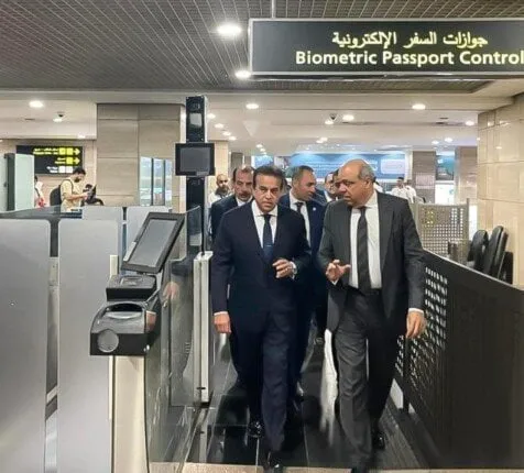 تفقد وزيرا الصحة والطيران المدني عيادات الحجر الصحي بمطار القاهرة الدولي