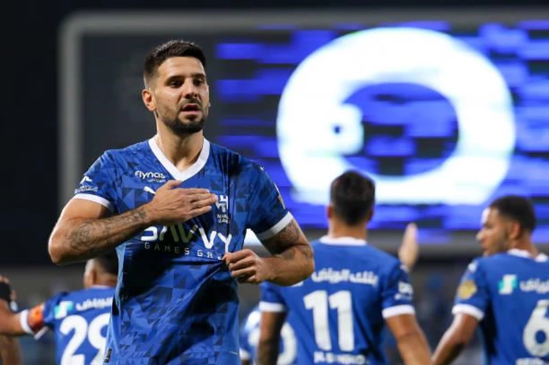 تقارير صربية: تجاهل إنزاجي يدفع ميتروفيتش للرحيل عن الهلال