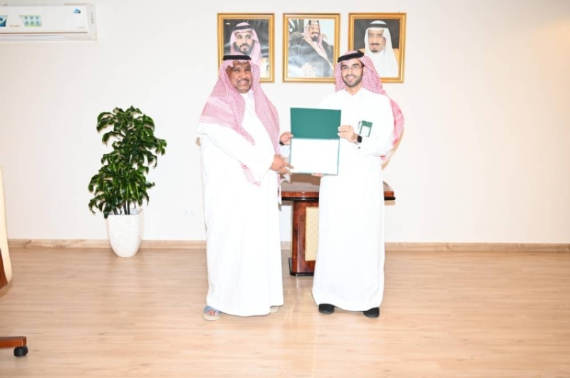 تكريم الغامدي من "البيئة" تقديراً لجهوده في "صوت المواطن"