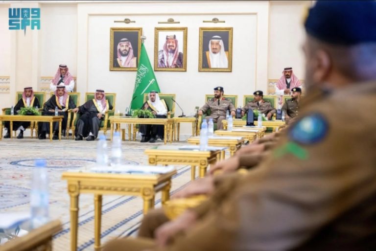 تكريم متميزين في الدفاع المدني خلال حج 1446هـ من أمير القصيم