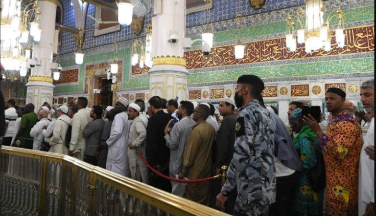 تنظيم احترافي للحشود في المسجد النبوي من قبل “شؤون الحرمين”