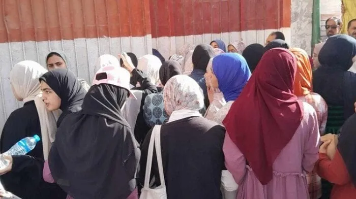 توافد طلاب الثانوية العامة 2025 «النظام القديم» إلى اللجان الامتحانية