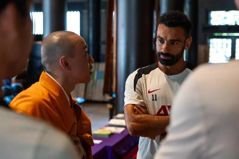 مصممة خصيصاً لهم.. جلسة تأمل لصلاح وبعثة ليفربول في طوكيو (صور)