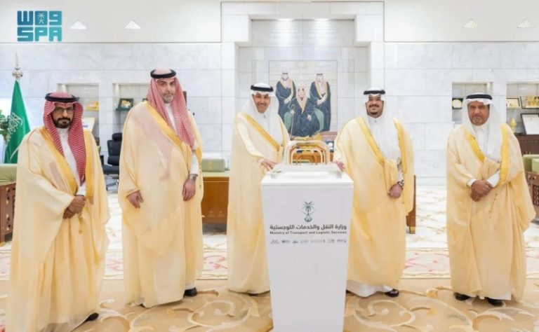 دشّن نائب أمير الرياض مشاريع طرق جديدة بتكلفة 380 مليون ريال