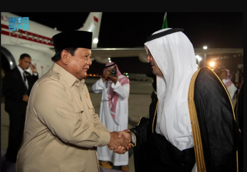 رئيس إندونيسيا في جدة…