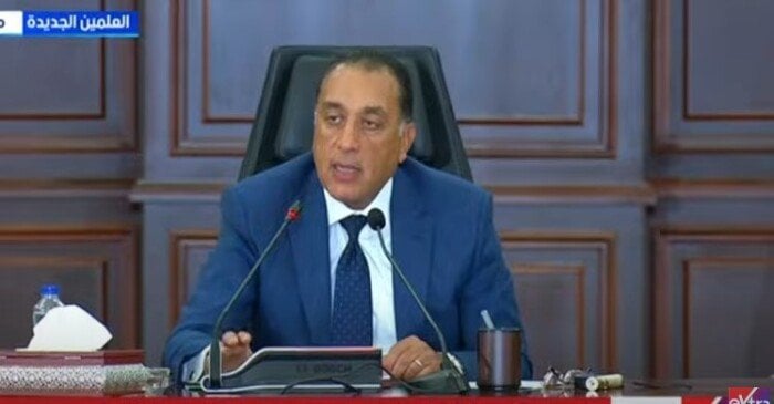 رئيس الوزراء يؤكد عدم وجود مدارس بمصر تضم أكثر من 50 طالبًا في الفصل