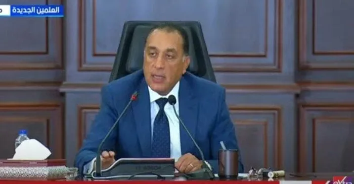 رئيس الوزراء يؤكد عدم وجود مدارس بمصر تضم أكثر من 50 طالبًا في الفصل