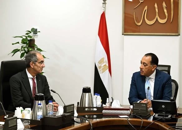 رئيس الوزراء يبحث مع وزير الاتصالات تطورات مبادرة الروّاد الرقميون