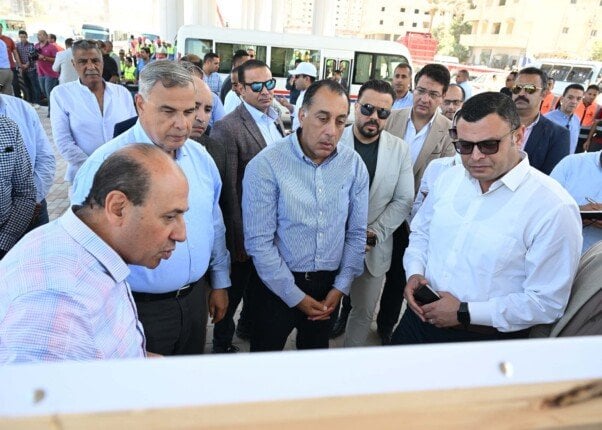 رئيس الوزراء يجري جولة تفقدية لمشروع محور السادات «كوبري 45» بالإسكندرية