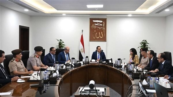 رئيس الوزراء يواصل متابعة مشروع «مبنى 4» في مطار القاهرة الدولي