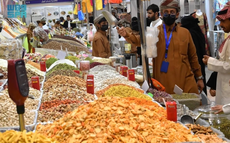 ركن البهارات والقهوة يجذب زوار "أبها للتسوق 26"