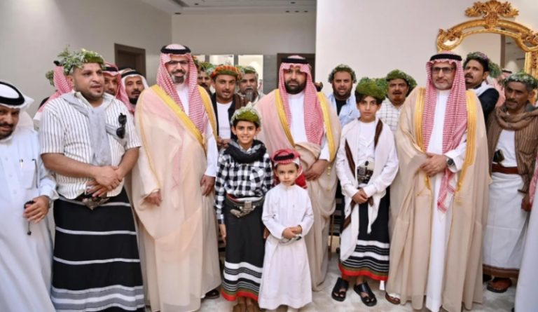 زيارة أمير جازان ونائبه إلى شيخ شمل آل خالد في الدائر