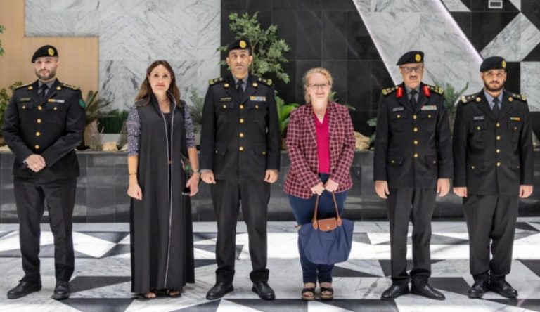 زيارة مستشارة الأمن في سفارة كندا لمركز (911) بالرياض