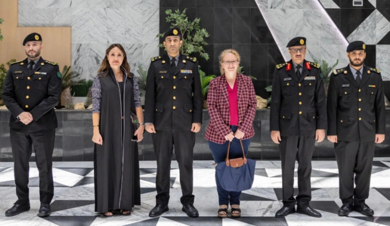 زيارة مستشارة الأمن في سفارة كندا لمركز (911) بالرياض