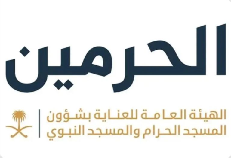 ستارة باب الكعبة تُرفع استعدادًا لعملية الغسل غدًا الخميس