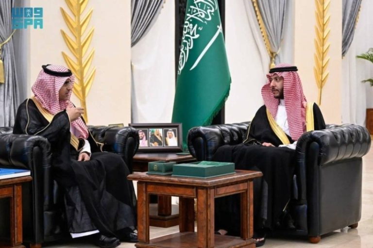 سعود بن نهار يستعرض التقرير الشامل لأداء تعليم الطائف لعام 2025
التقرير الشامل لأداء تعليم الطائف لعام 2025 تحت أنظار سعود بن نهار
أداء إدارة تعليم الطائف لعام 2025 في زيارة سعود بن نهار
سعود بن نهار يراقب أداء تعليم الطائف عبر تقرير شامل لعام 2025
إدارة تعليم الطائف تعرض أدائها لعام 2025 على سعود بن نهار