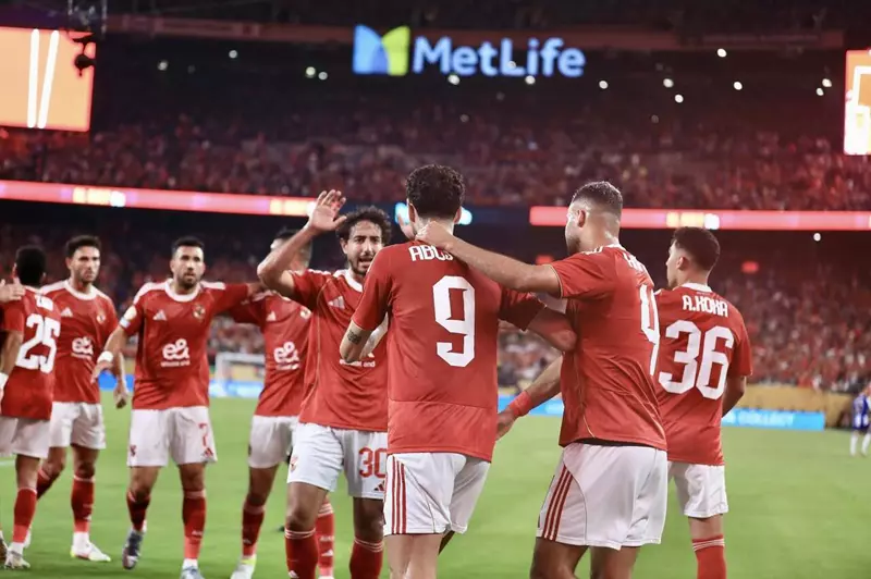 لاعب روما وإنتر السابق: الأهلي فريق مثير للاهتمام.. وتابعته في المونديال
