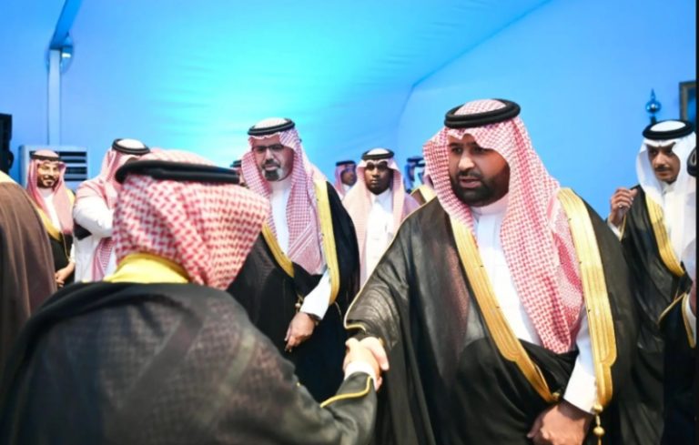 لقاء أمير جازان ونائبه بمشايخ فيفاء للتباحث حول احتياجاتها التنموية
