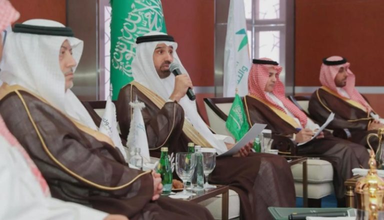 لقاء الوزير الراجحي مع قادة القطاع غير الربحي ورجال وسيدات الأعمال في تبوك