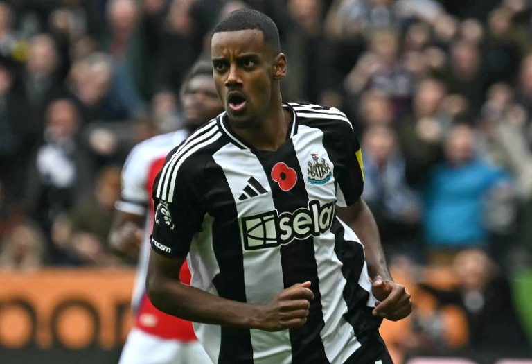 ليفربول يستعد لتدعيم صفوفه بضم إيزاك بعقد وراتب مغريين