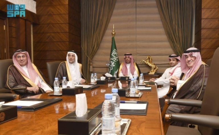 مبادرة «عينك على البحر» تحت أنظار محافظ جدة
