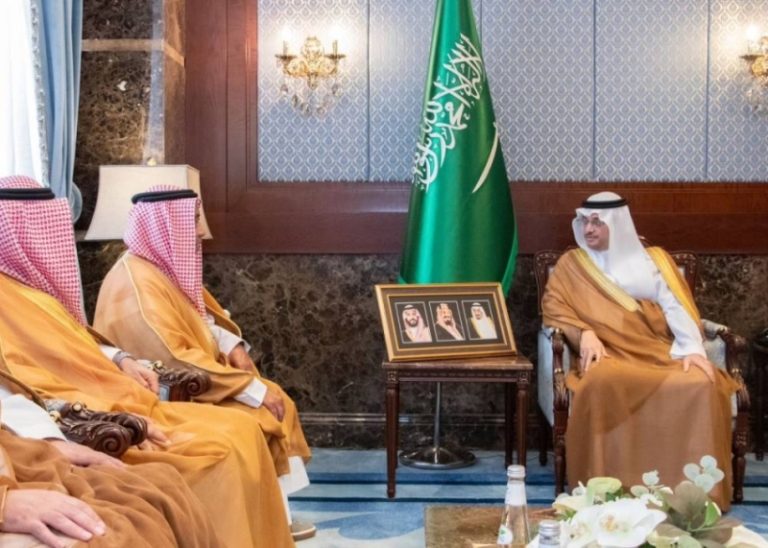 محافظ الأحساء يستعرض الخطط الإستراتيجية للخدمات البلدية والمشروعات المستقبلية
الأحساء تتطلع إلى تحسين الخدمات البلدية والمشروعات المستقبلية بمتابعة المحافظ
خطط بلدية المستقبل محور اهتمام محافظ الأحساء
محافظ الأحساء يراجع الاستعدادات للمشروعات البلدية المستقبلية
الأحساء: محافظ يطلع على استراتيجيات الخدمات والمشروعات الجديدة