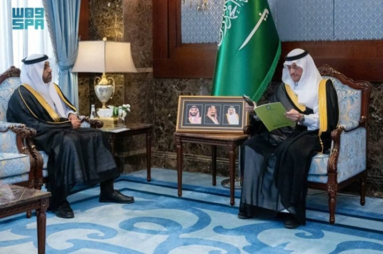محافظ الأحساء يستعرض تقرير إدارة المساجد والدعوة والإرشاد السنوي
