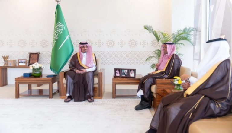 محافظ الدرعية يعقد اجتماعاً مع مدير المدينة الطبية بجامعة الملك سعود