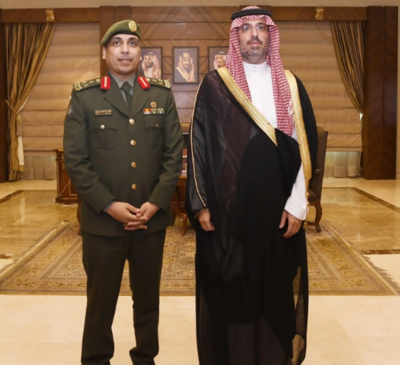 محافظ جدة يمنح مدير