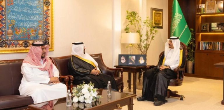 محافظ حفر الباطن يلتقي مدير هيئة المواصفات والمقاييس بالشرقية
مدير هيئة المواصفات والمقاييس يزور محافظ حفر الباطن
زيارة مثيرة لمستشار هيئة المواصفات والمقاييس لمحافظ حفر الباطن
اجتماع مهم بين محافظ حفر الباطن ومدير هيئة المواصفات والمقاييس
محافظ حفر الباطن يستضيف مدير هيئة المواصفات والمقاييس بالشرقية