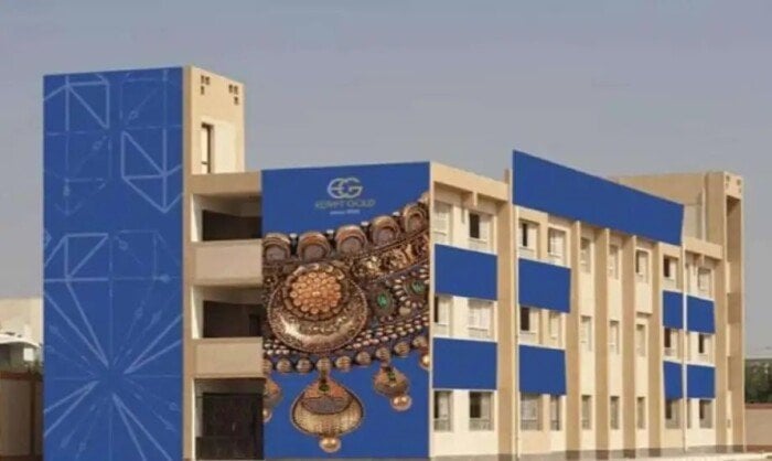 مدارس الذهب والمجوهرات تفتح