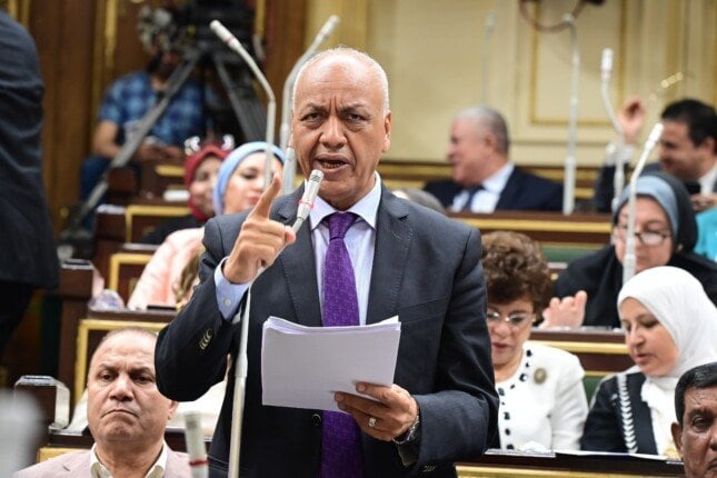 مصطفى بكري يعرض البديل