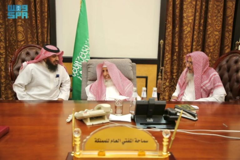 مفتي عام المملكة يلتقي رئيس مجلس إدارة جمعية البر بحقال