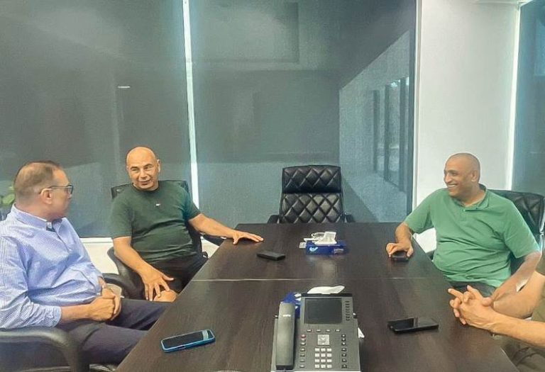 منتخبنا الوطني يعقد اجتماعًا مع عزام لبحث استعدادات معسكر سبتمبر المقبل
