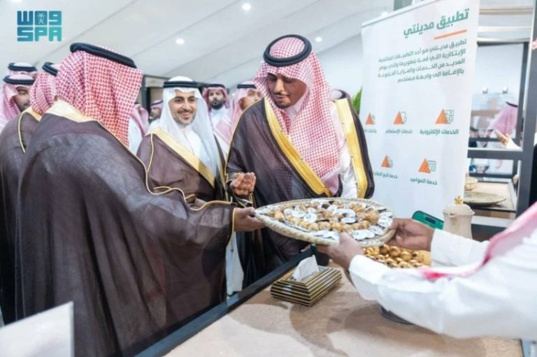 موسم تمور الدرعية ينطلق ومُحافظ المنطقة يُثني على جهود وزارة “البيئة” لتحسين جودة التمور السعودية