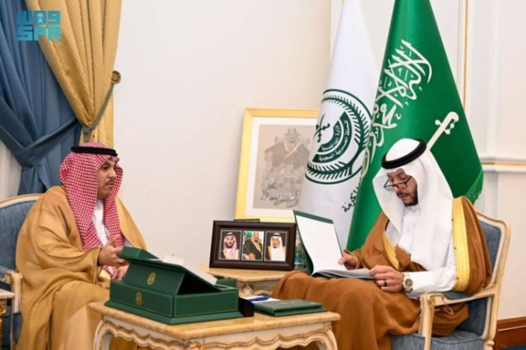 مُحافظ الطائف يلتقي المدير التنفيذي لهيئة الصحة العامة في القطاع الغربي