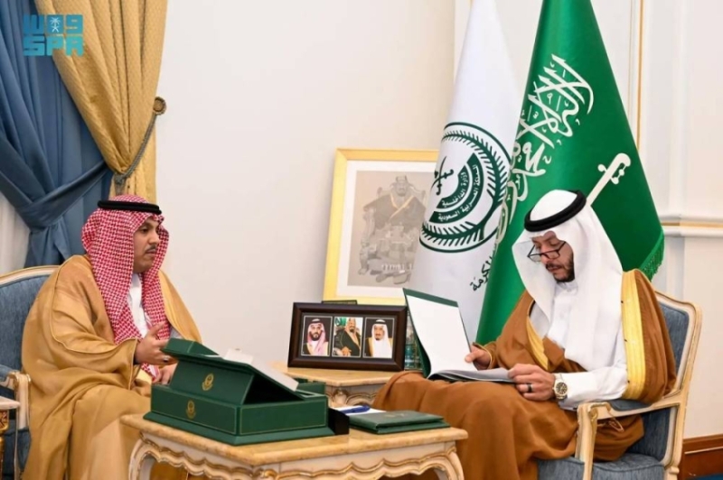 مُحافظ الطائف يلتقي المدير التنفيذي لهيئة الصحة العامة في القطاع الغربي