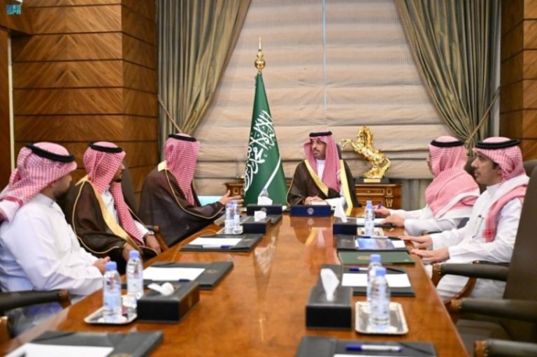 مُحافظ جدَّة يستعرض المشروعات الصناعية الحديثة