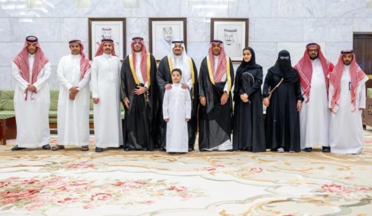 نائب أمير الرياض يستعرض جهود مركز التميز للتوحد