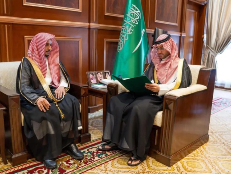 نائب أمير حائل يستقبل رئيس محكمة الأحوال الشخصية