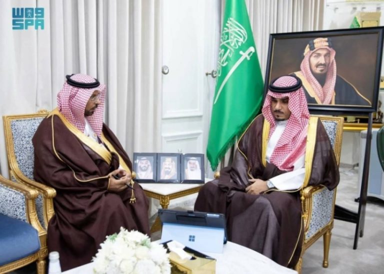 نائب أمير نجران يشيد بجهود فرع الهلال الأحمر في تعزيز الخدمات الإسعافية والتوعوية
