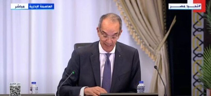 وزير الاتصالات يوضح سبب تجدد اشتعال النيران في سنترال رمسيس