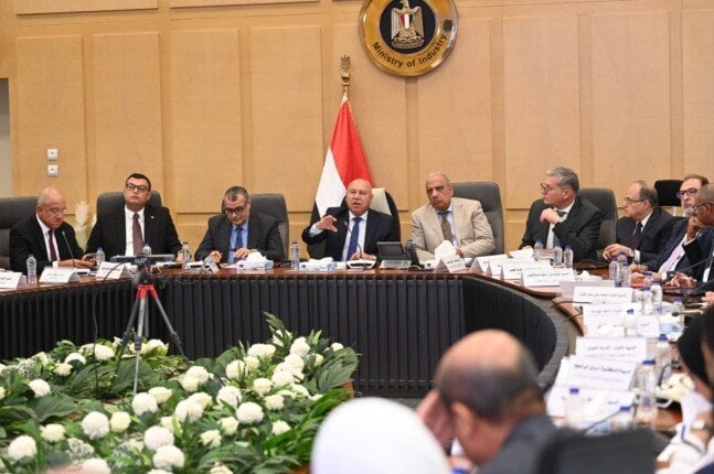 وزير الصناعة يجتمع بالمجموعة الوزارية للتنمية الصناعية