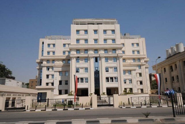 وفد طبي فرنسي يزور مستشفى «هرمل» ويستقبل المرضى حتى التاسعة مساء