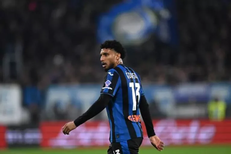 وكيل إيدرسون يكشف تفاصيل طلب الهلال السعودي للتعاقد مع حارس مانشستر سيتي