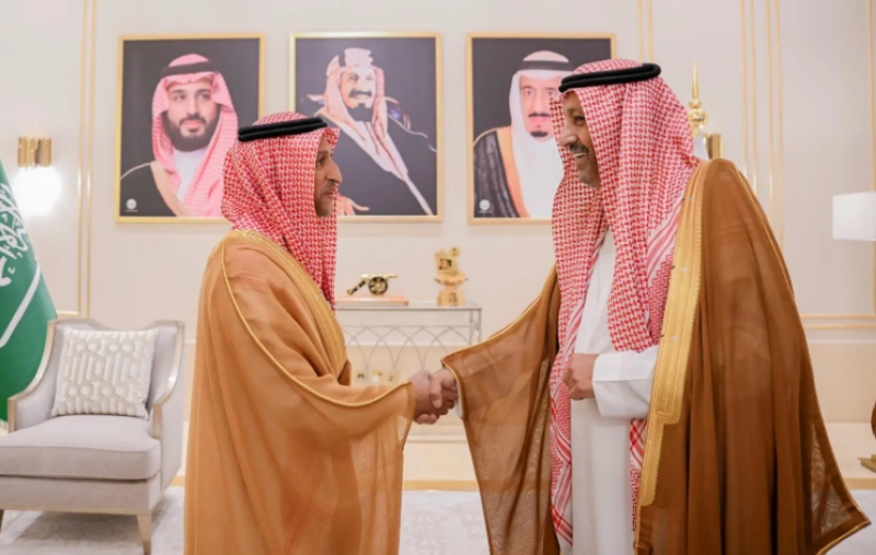 أمير منطقة الباحة يلتقي الرئيس التنفيذي لبنك التنمية الاجتماعية لتعزيز التعاون والمبادرات الاجتماعية