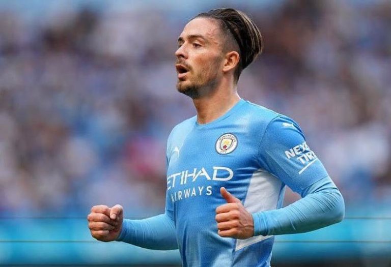 إيفرتون يسعى لإنقاذ لاعب جوارديولا المتجاهل في مانشستر سيتي