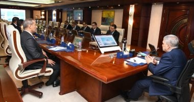 اجتماع رفيع بين رئيس التمثيل التجاري ورئيس اقتصادية قناة السويس